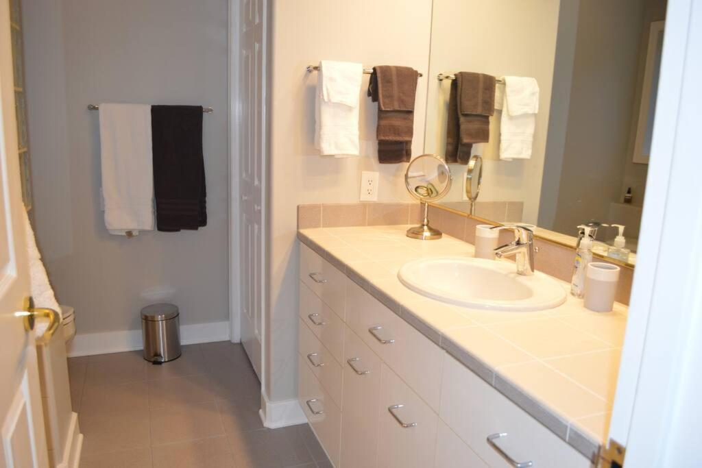 1-Bedroom Seaview Guesthouse On Seattle Luxury Estate With Views Of Olympic Mountains Esterno foto