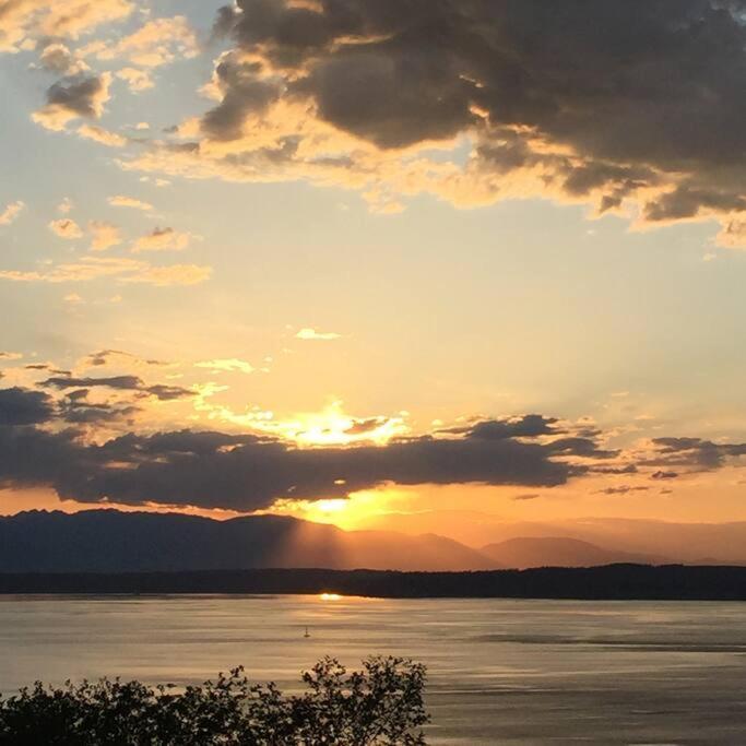 1-Bedroom Seaview Guesthouse On Seattle Luxury Estate With Views Of Olympic Mountains Esterno foto